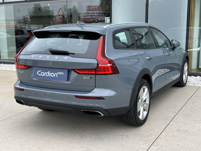 Volvo V60 CROSS COUNTRY B4 AWD Aut 1.maj