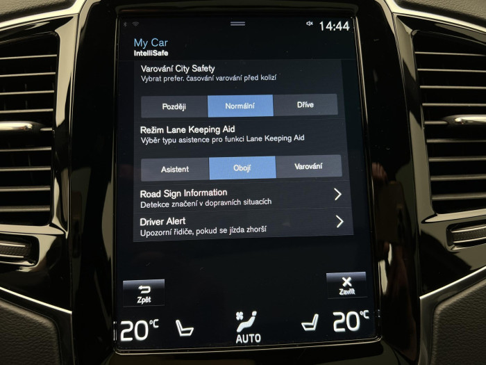 Volvo XC90 B5 AWD R-DESIGN 7MÍSTNÁ AUT