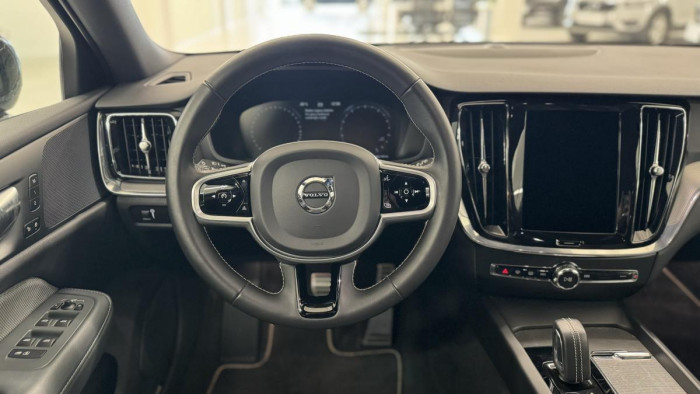 Volvo V60 V60 B4 R-DESIGN AUT REZERVACE