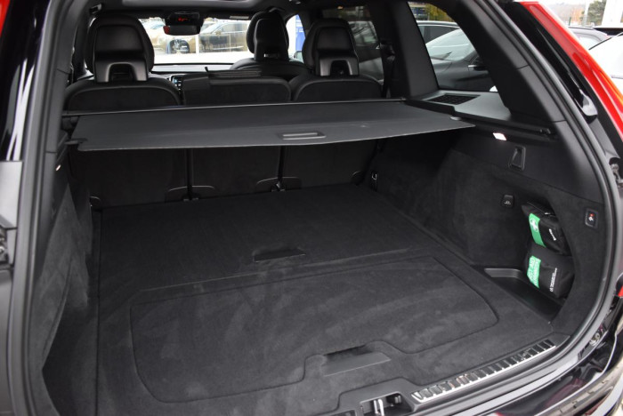 Volvo XC90 B5 AWD R-Design REZERVACE