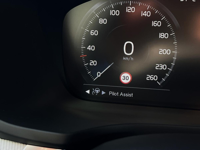 Volvo V60 B4 R-DESIGN Aut 1.maj.
