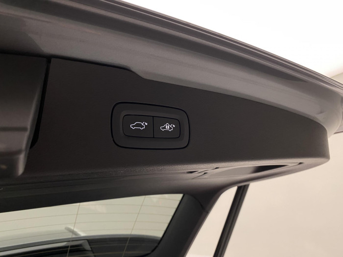 Volvo V60 B4 MOMENTUM PRO AUT REZERVACE 2.0 Momentum