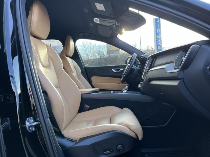 Volvo XC60 B4 AWD INSCRIPTION Aut CZ