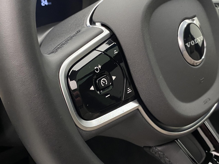 Volvo XC90 T8 AWD RECHARGE REZERVACE