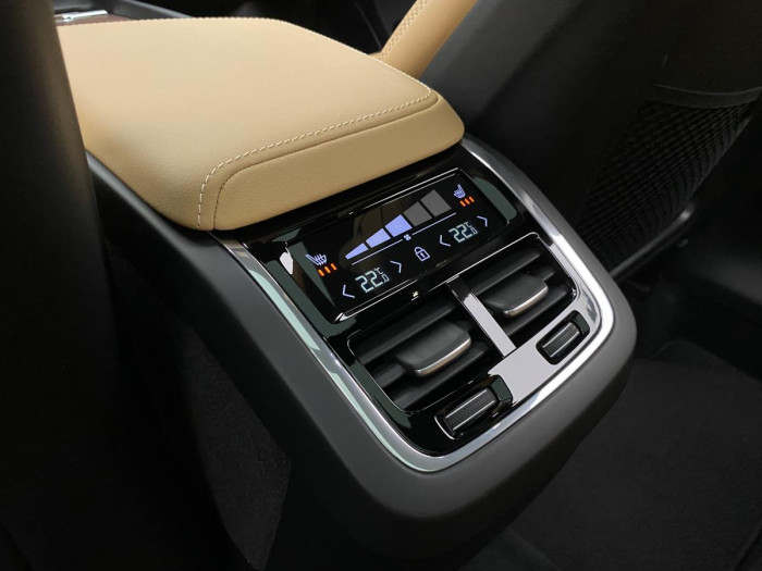 Volvo XC60 B4 AWD AUT DARK ULTIMATE