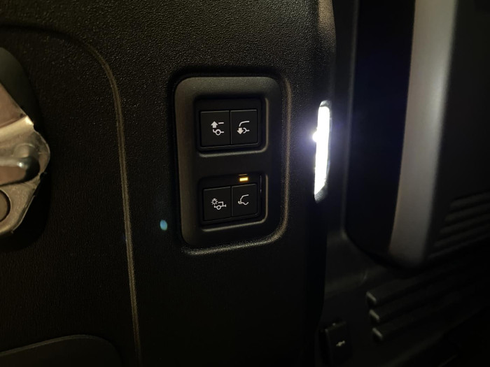 Land Rover Defender 110 D300 X AWD REZERVACE 3.0 d