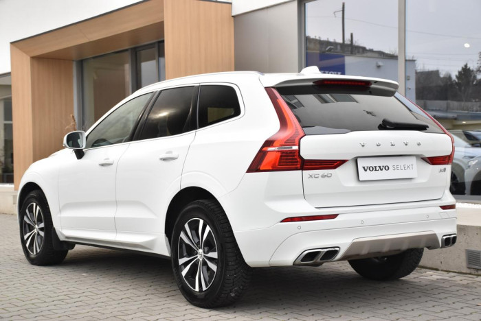 Volvo XC60 B5 AWD MOMENTUM REZERVACE 2.0 Momentum