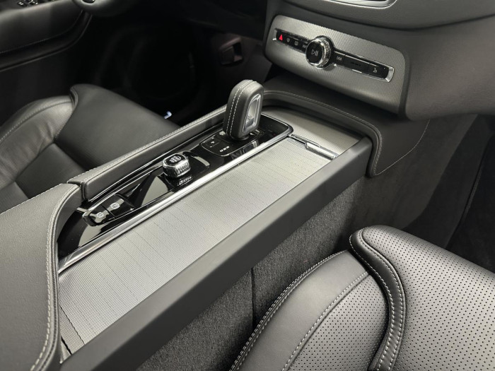Volvo XC90 B5 AWD R-DESIGN AUT REZERVACE
