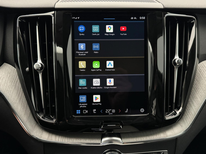 Volvo XC60 B5 AWD PLUS DARK AUT REZERVACE