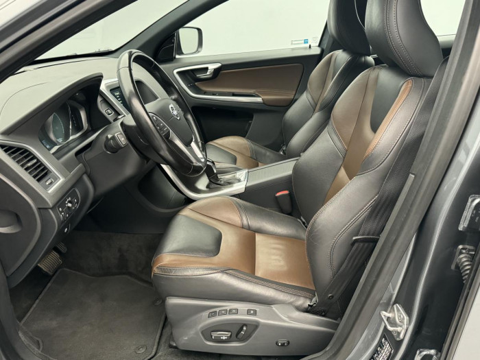 Volvo XC60 D4 AWD SUMMUM AUT REZERVACE 2.4 d Summum