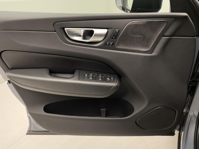 Volvo XC60 B4 AWD DARK PLUS AUT