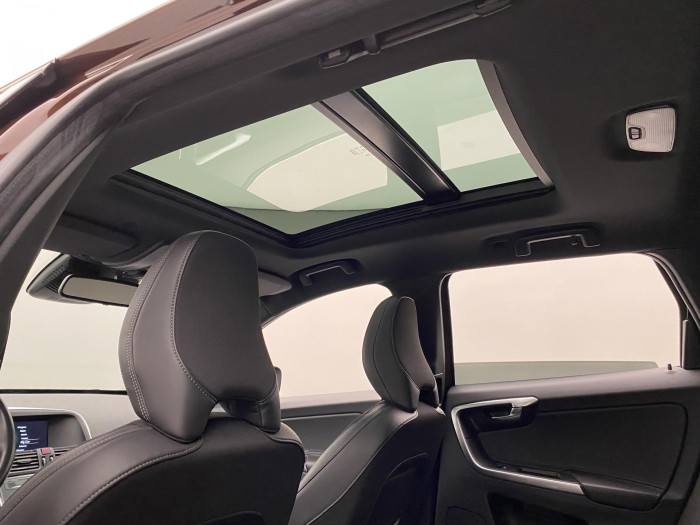 Volvo XC60 D4 AWD MOMENTUM REZERVACE 2.4 d Momentum