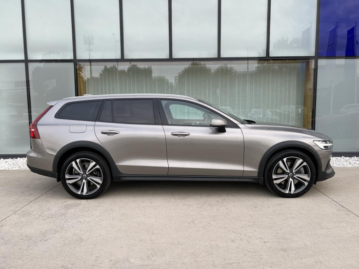 Volvo V60 CROSS COUNTRY B4 AWD Aut 1.maj
