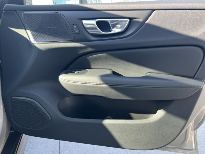 Volvo V60 CROSS COUNTRY B4 AWD REZERVACE