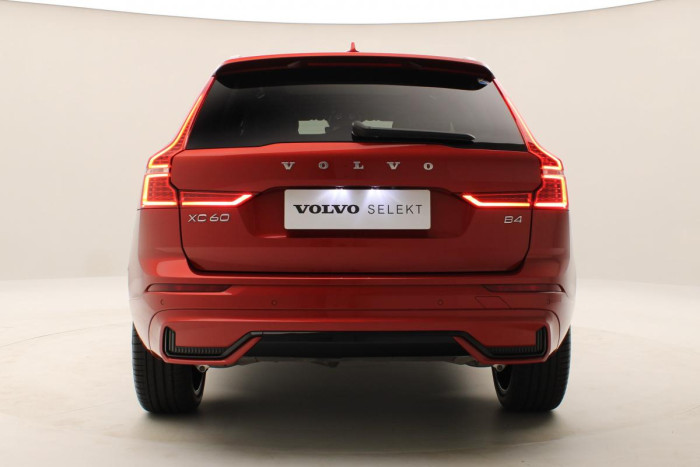 Volvo XC60 B4 PLUS DARK AUT 1.maj