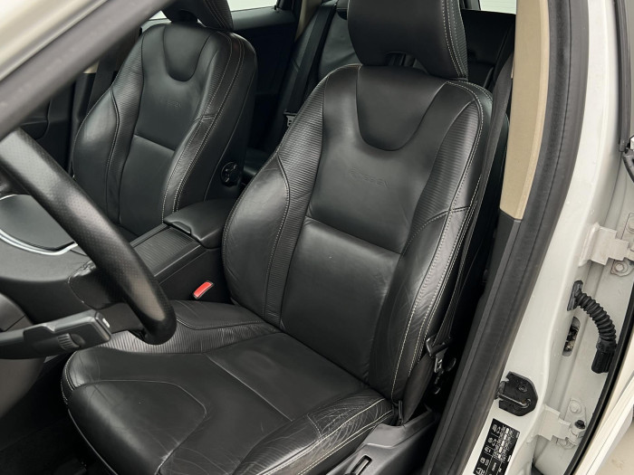 Volvo XC60 D5 AWD R-DESIGN AUT 2.4 d