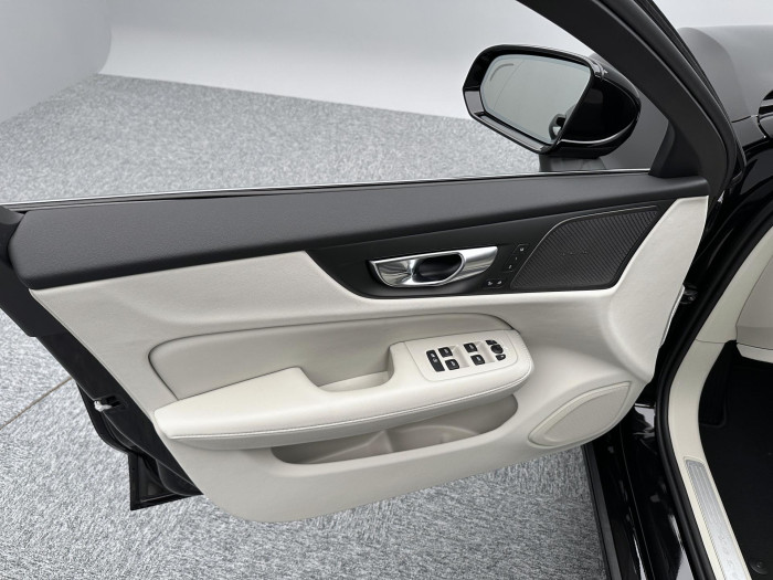 Volvo V60 B4 AUT BRIGHT PLUS