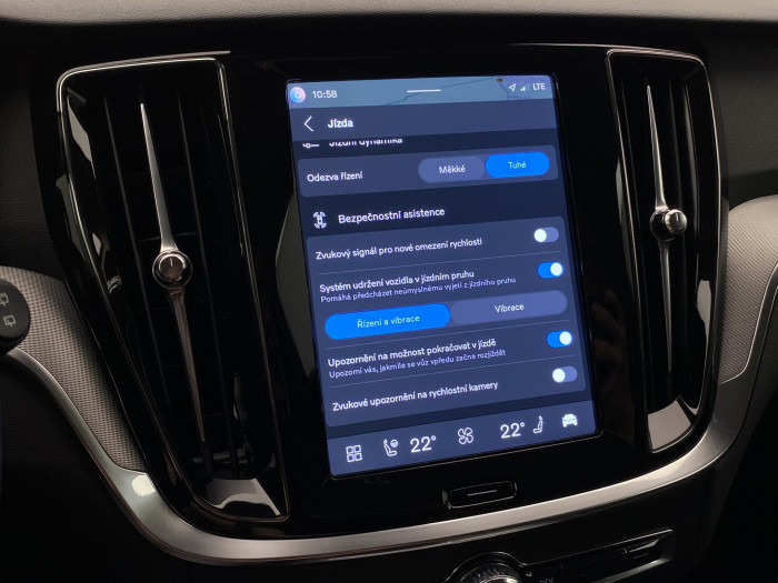 Volvo V60 B4 DARK PLUS AUT CZ