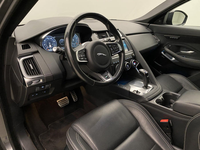 Jaguar E-Pace P300 AWD R-DYNAMIC REZERVACE 2.0 Dynamic