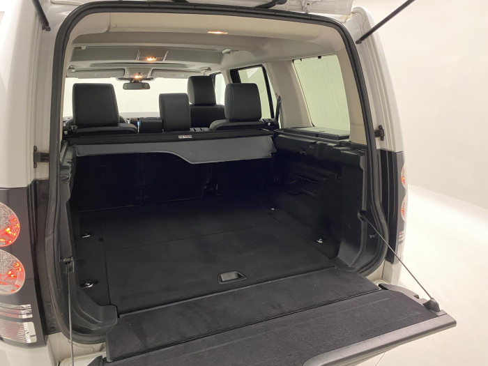 Land Rover Discovery 4 3.0SDV6 HSE AWD REZERVACE