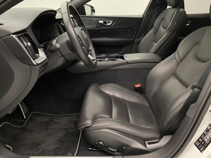 Volvo V60 T6 AWD RECHARGE REZERVACE