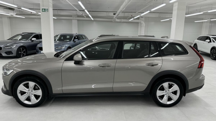 Volvo V60 CROSS COUNTRY B4 REZERVACE