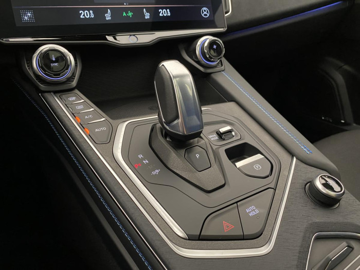 Lynk & Co 01 PHEV DCT AUT 1.maj. REZERVACE