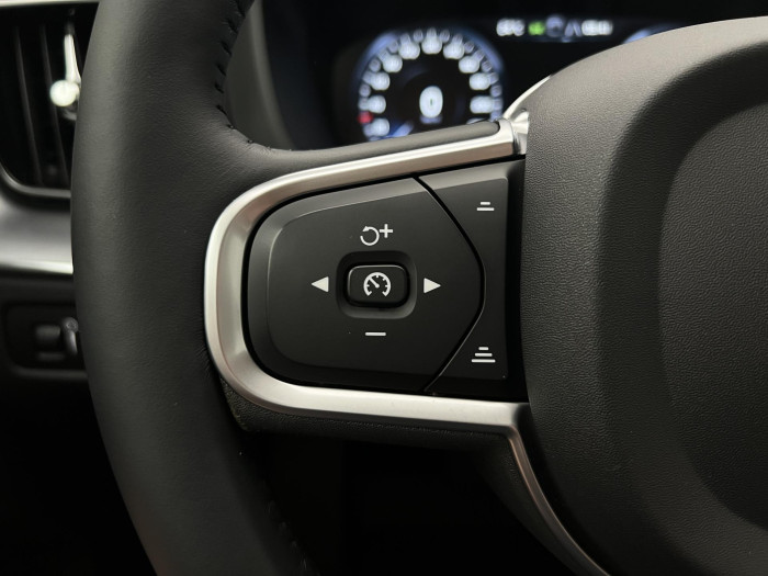 Volvo XC60 B4 AWD MOMENTUM AUT CZ 2.0 Momentum