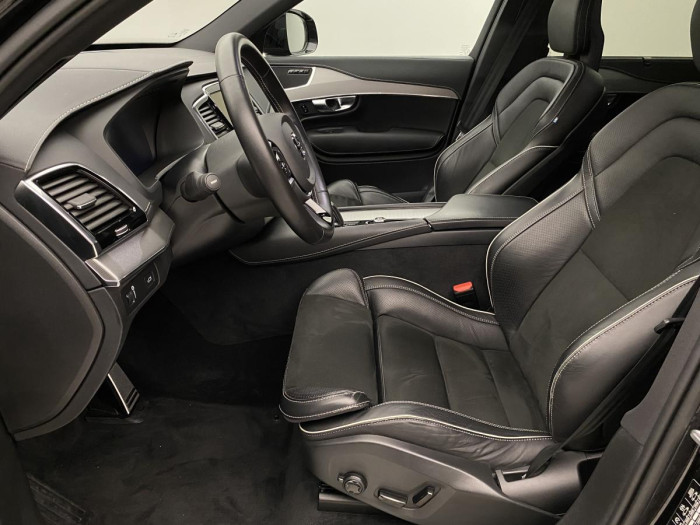 Volvo XC90 B6 AWD R-DESIGN AUT REZERVACE