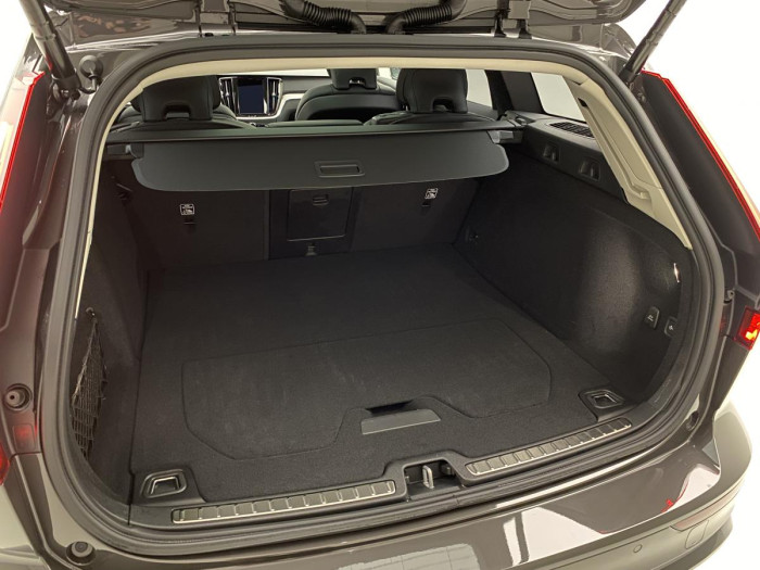 Volvo V60 B4 ULTIMATE DARK AUT REZERVACE