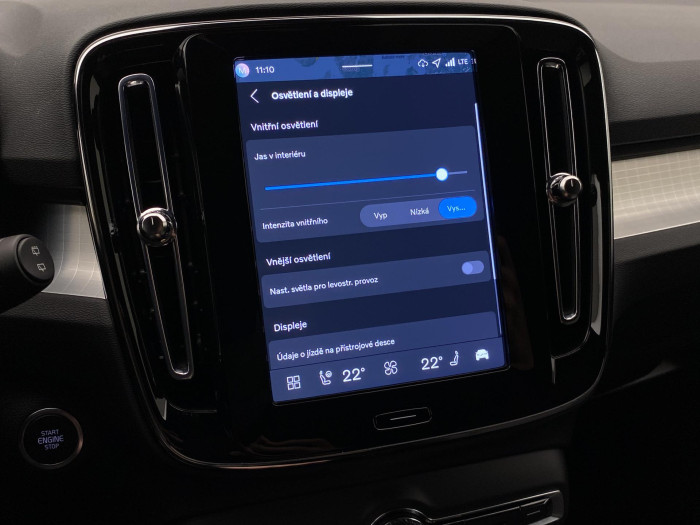 Volvo XC40 B3 DARK PLUS REZERVACE