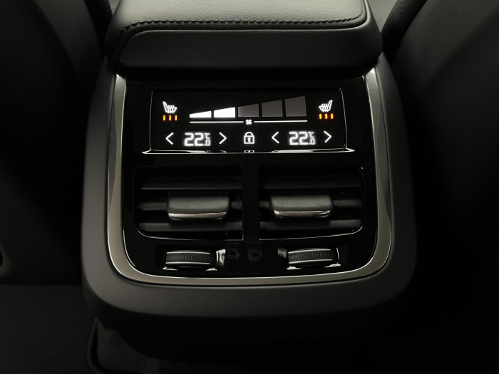 Volvo XC60 B4 AWD PLUS DARK AUT 1.maj.