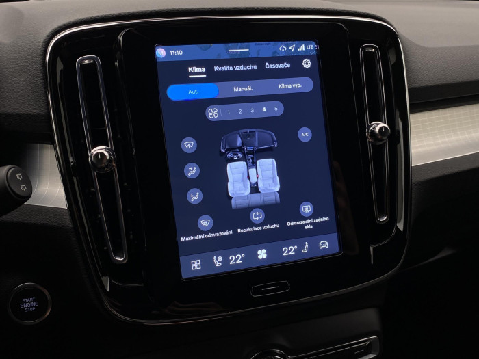 Volvo XC40 B3 DARK PLUS REZERVACE