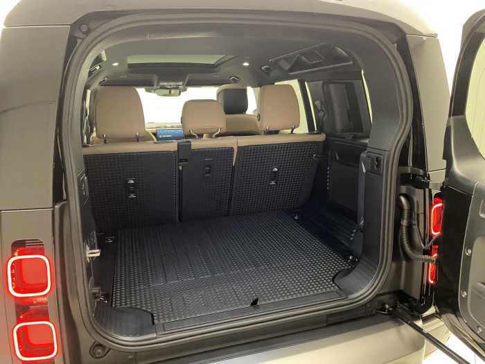 Land Rover Defender 110 D300 X-DYNAMIC HSE AWD AUT 3.0 d Dynamic