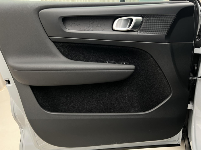 Volvo XC40 D4 AWD MOMENTUM PRO AUT CZ 2.0 d Momentum