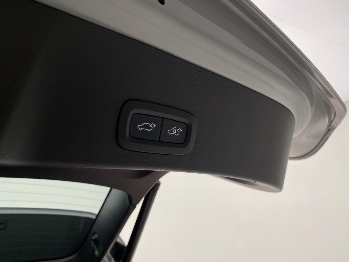 Volvo XC40 B3 DARK PLUS AUT CZ