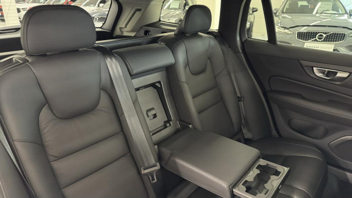Volvo V60 CROSS COUNTRY B4 AWD REZERVACE