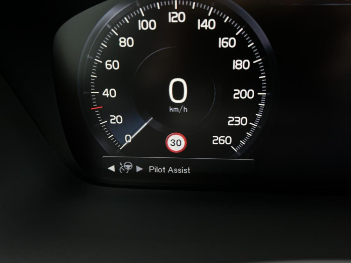 Volvo XC90 B5 AWD R-DESIGN 7MÍSTNÁ Aut