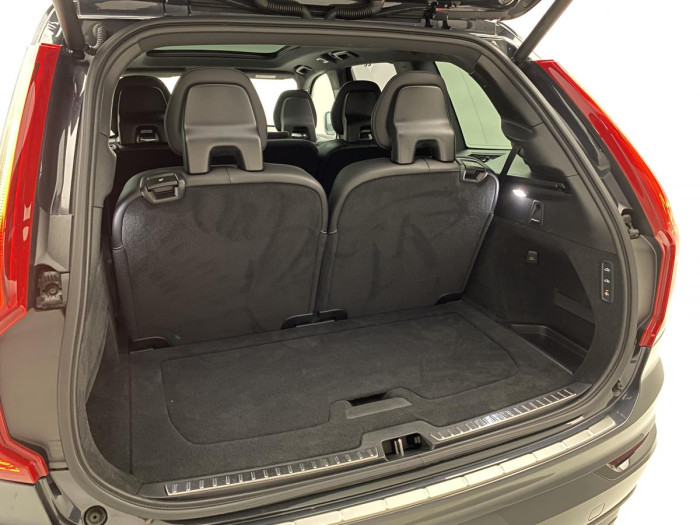 Volvo XC90 B6 AWD R-DESIGN REZERVACE