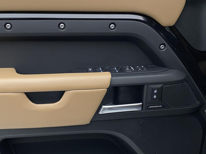 Land Rover Defender 110 D300 X-DYNAMIC HSE AWD AUT 3.0 d Dynamic