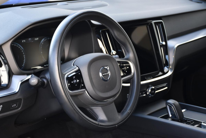 Volvo V60 B4 MOMENTUM REZERVACE 2.0 Momentum