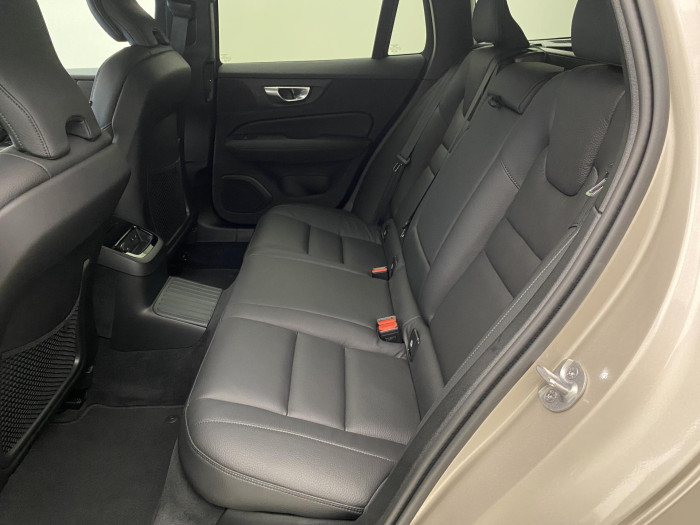 Volvo V60 T6 AWD PLUG-IN DARK PLUS CZ