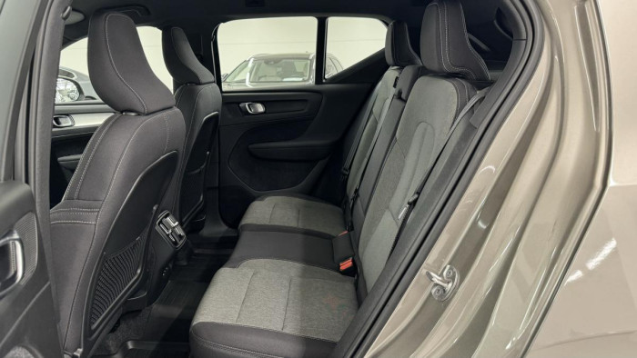 Volvo XC40 B4 MOMENTUM REZERVACE 2.0 Momentum