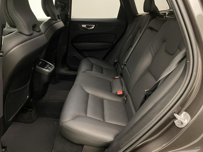 Volvo XC60 B4 AWD PLUS DARK AUT 1.maj