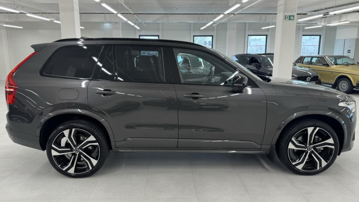 Volvo XC90 B5 AWD ULTIMATE DARK REZERVACE