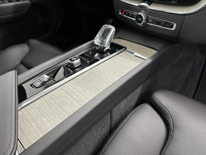 Volvo XC60 B5 AWD PLUS BRIGHT REZERVACE 2.0 Plus