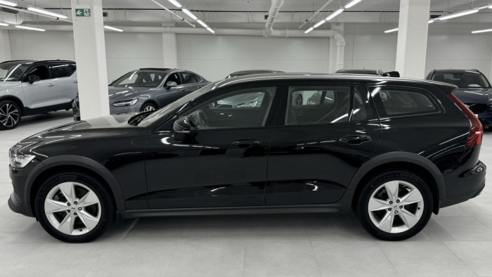Volvo V60 B4 CROSS COUNTRY REZERVACE