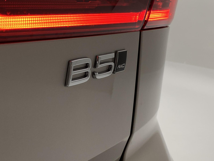 Volvo XC60 B5 AWD AUT DARK PLUS