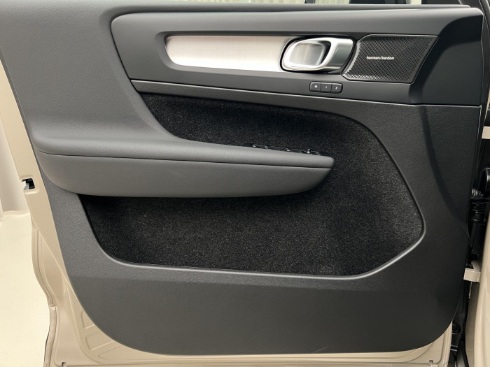 Volvo XC40 B3 DARK PLUS AUT