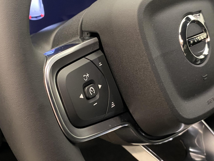 Volvo XC40 B3 DARK PLUS AUT CZ